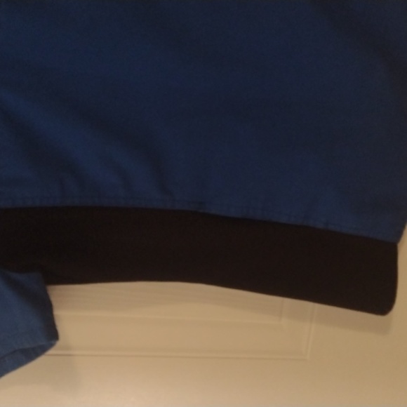 Scrub top women's size XS EUC - Picture 2 of 4